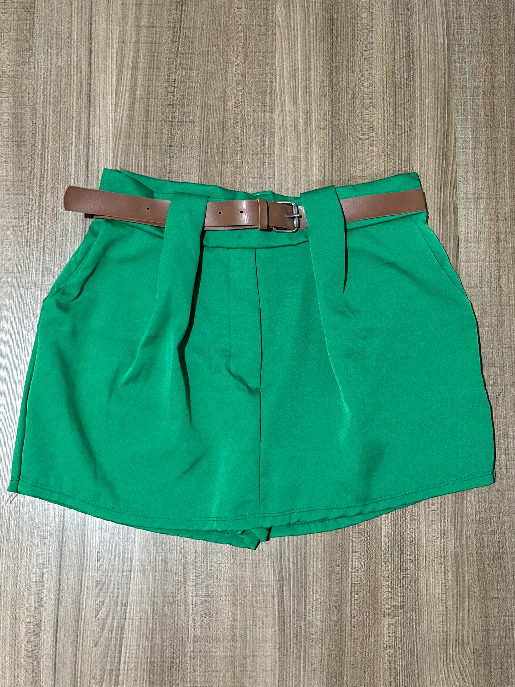 Shorts saia alfaiataria